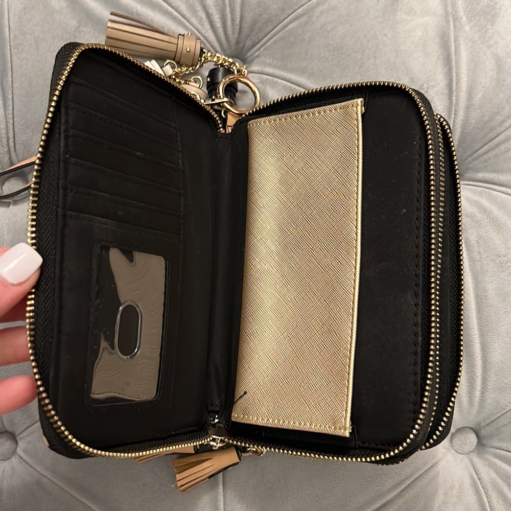 BRAND NEW MICHAEL KORS wristlet - Picture 2 of 3